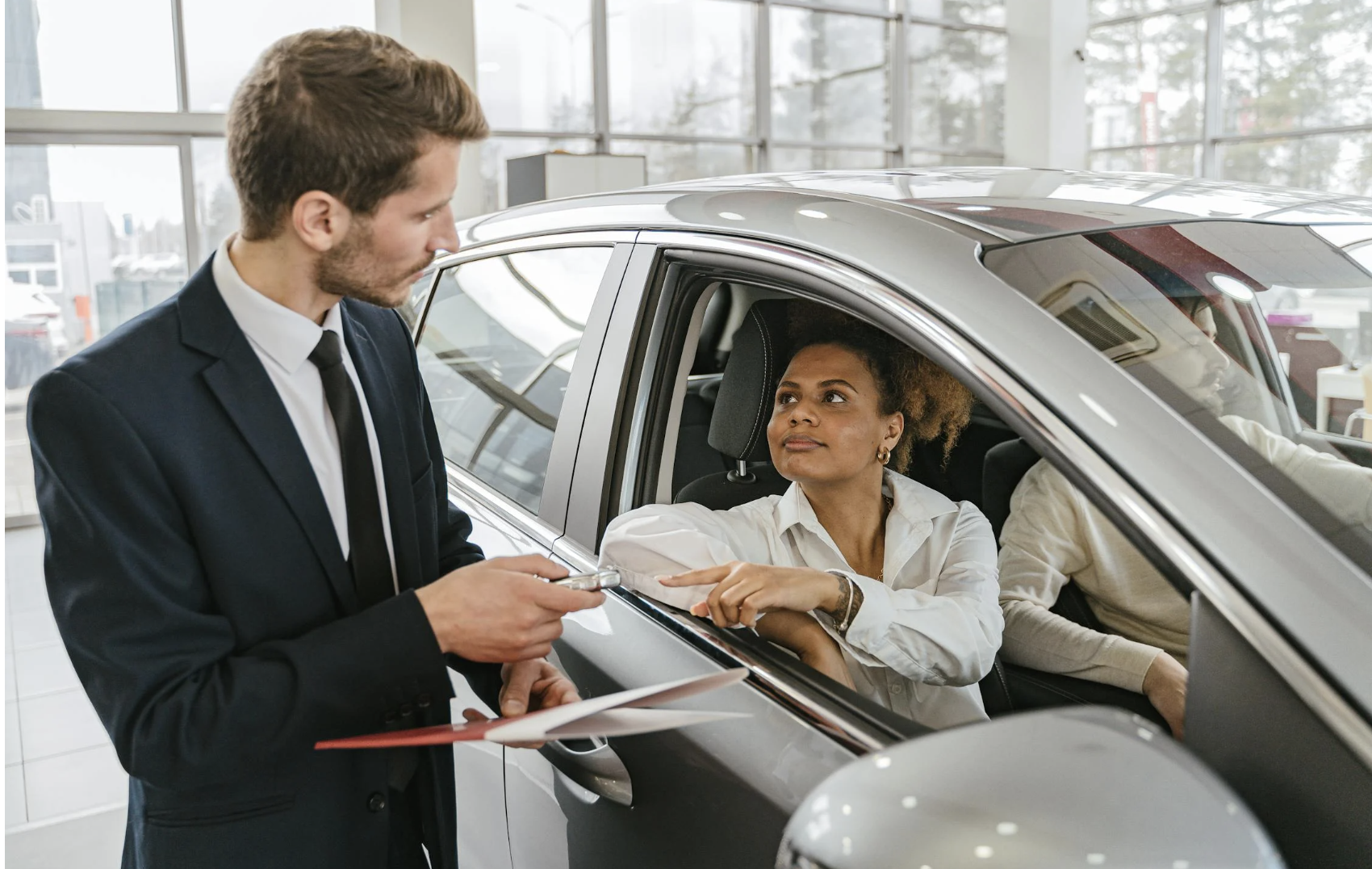 Errores comunes al comprar tu primer auto y cómo evitarlos en América Latina.